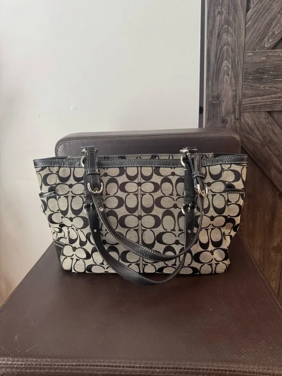 Coach East West Gallery signature - Picture 5 of 5